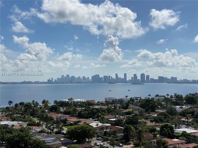 Foto del edificio - 7901 Hispanola Ave