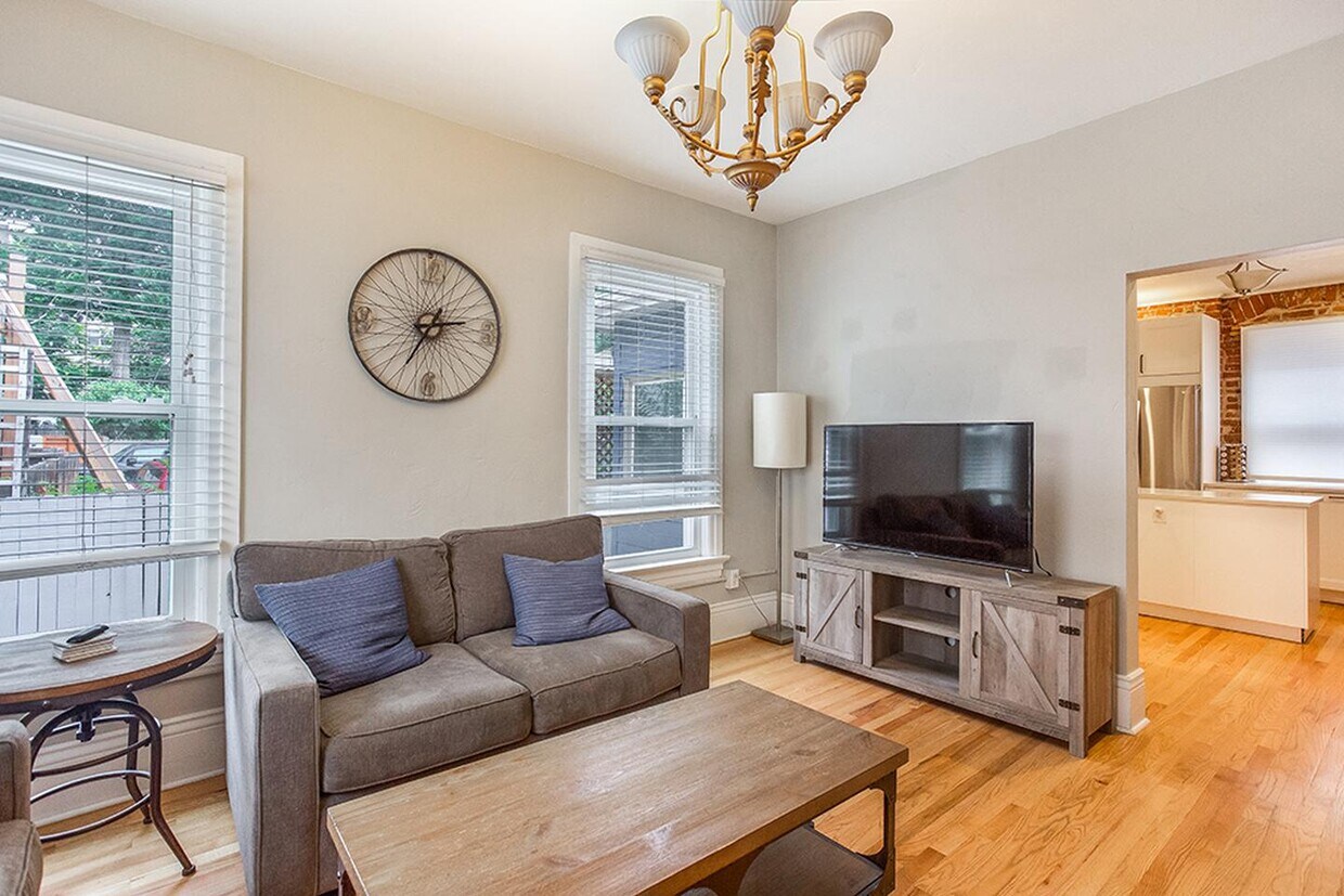 Foto principal - 624 E 12th Ave
