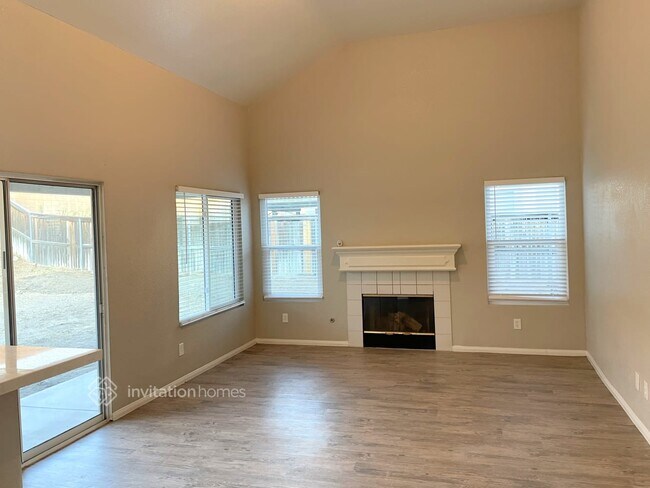 Building Photo - 2705 Sunset Ln