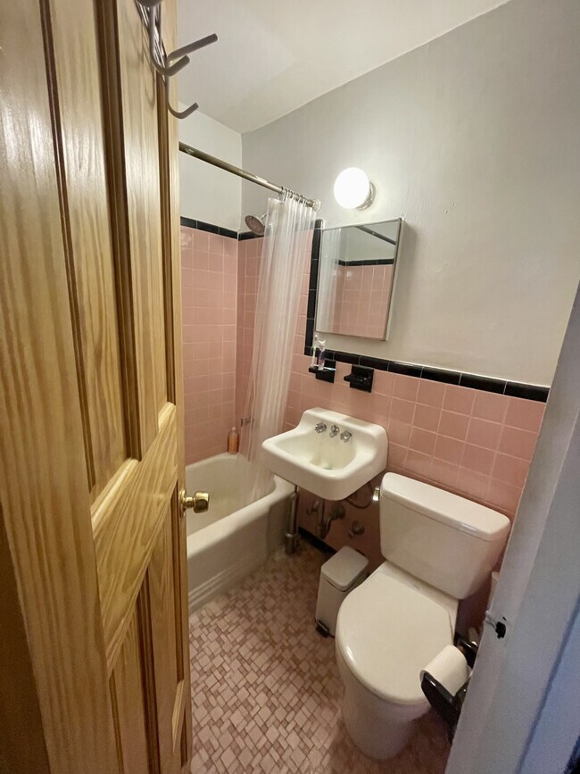 Foto del edificio - 417 E 78th St