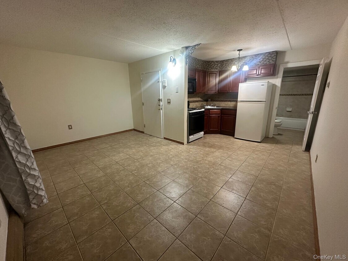 Foto del edificio - 56-07 Clover Pl