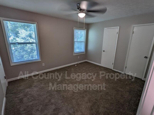 Building Photo - 907 S Indian Creek Dr