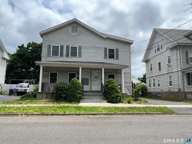 Building Photo - 77 Meadow St