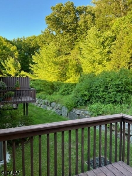 Foto del edificio - 8 Oak Point Dr