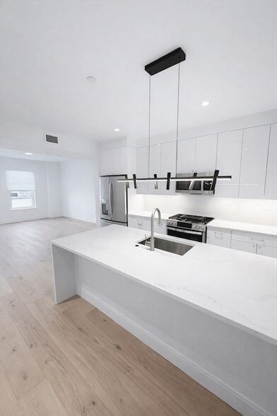 Building Photo - 65 L St