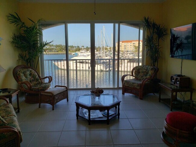 Building Photo - 14 Harbour Isle Dr W