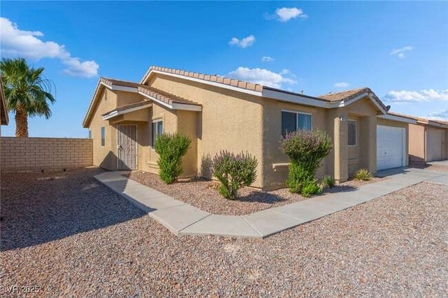 Foto del edificio - 2111 Hollow Oak Ave