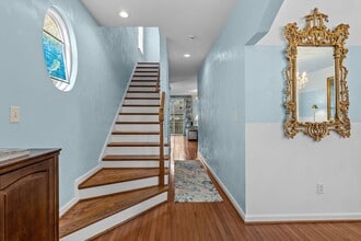 Building Photo - 1405 Longwood Dr