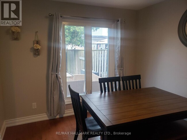 Building Photo - 551 Dorchester Dr