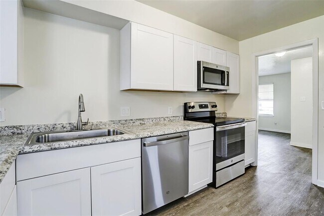 Building Photo - 308 Shady Ln