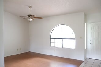 Building Photo - 1460 Wildflower Dr