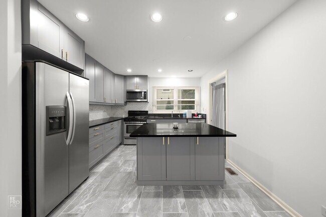 Building Photo - 1002 Hobson Dr