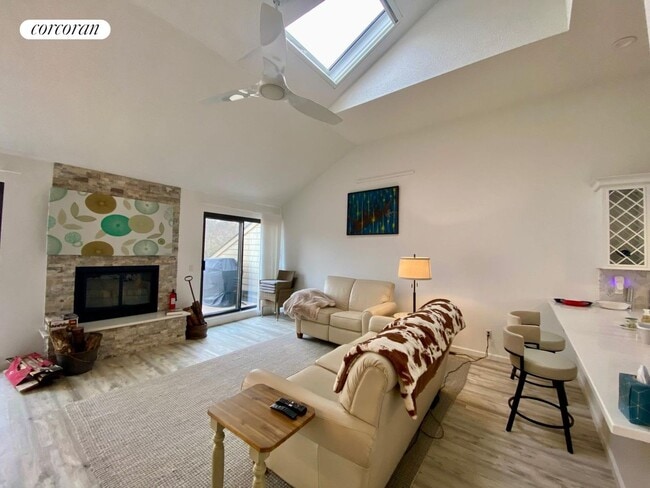 Foto del edificio - 52 Fairway Pl