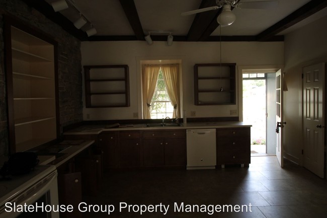 Building Photo - 13-15 S Millbach Rd