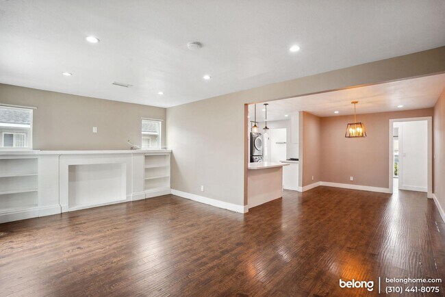 Building Photo - 1133 W 78th St