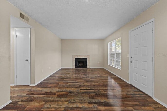 Foto del edificio - 14419 Hanging Moss Cir