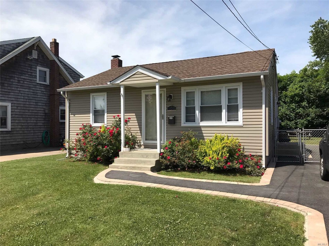Primary Photo - 188 Rider Ave