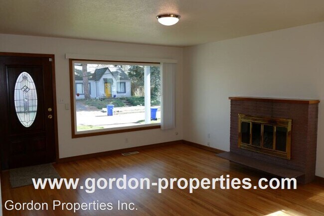 Building Photo - 8 br, 3 bath House - 1131 NE 72nd Ave