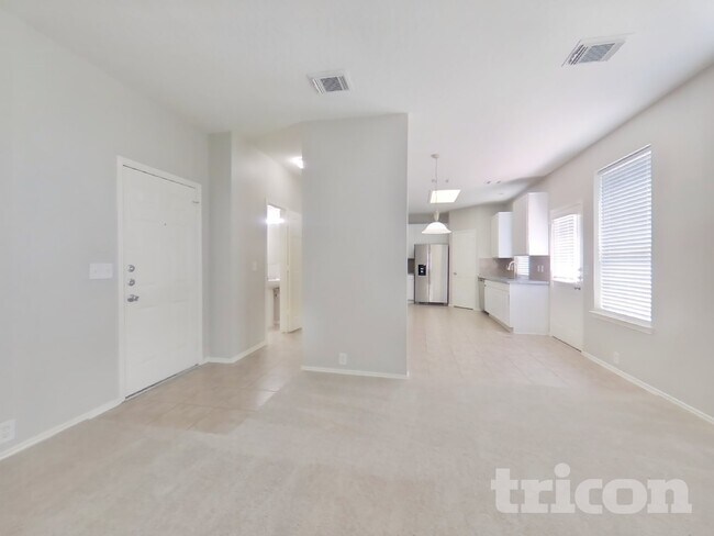 Building Photo - 18810 Woodbreeze Dr