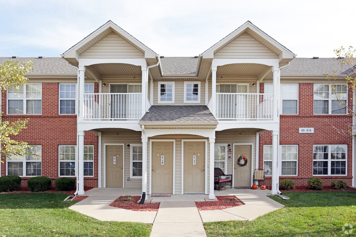 Cross Creek Apartment Homes Apartments 5901 Elmore Ave Davenport, IA
