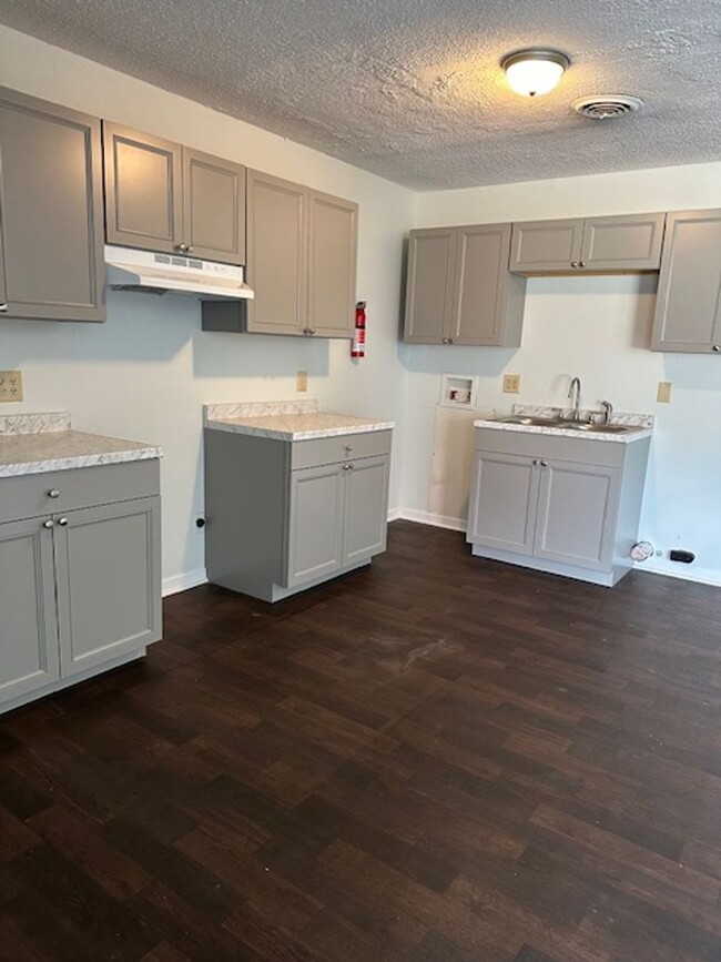 Foto del edificio - Renovated 2 Bedroom 1 Bath Unit for Rent!