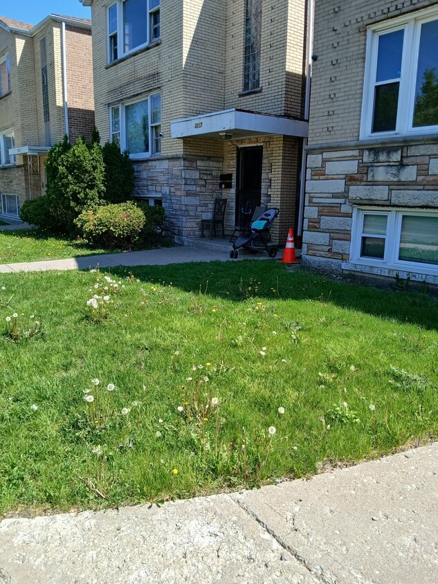 Building Photo - 3019 W 71st St