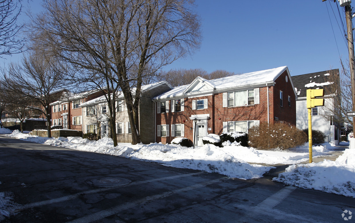 Building Photo - Colonial Terrace