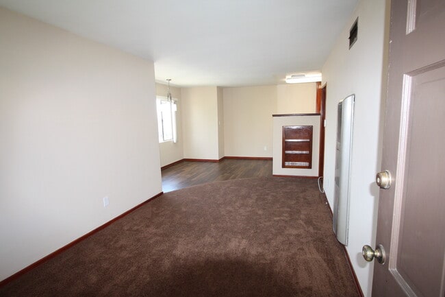 Building Photo - 5925 Crenshaw Blvd