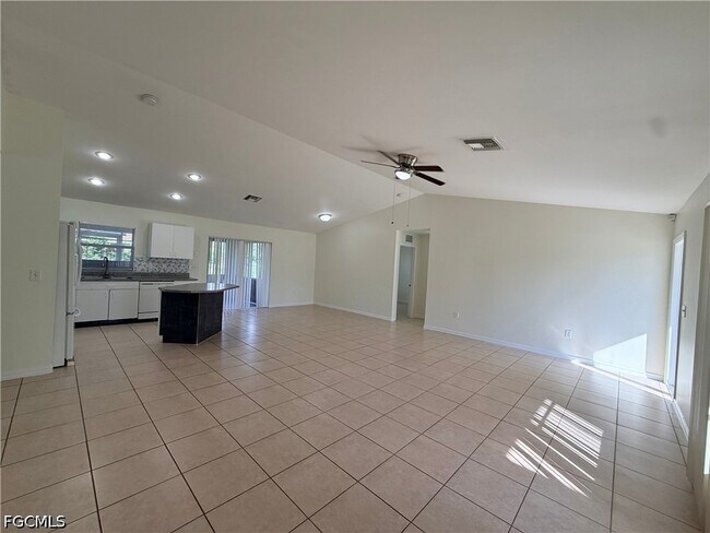 Foto del edificio - 671 Dauphine Ave S