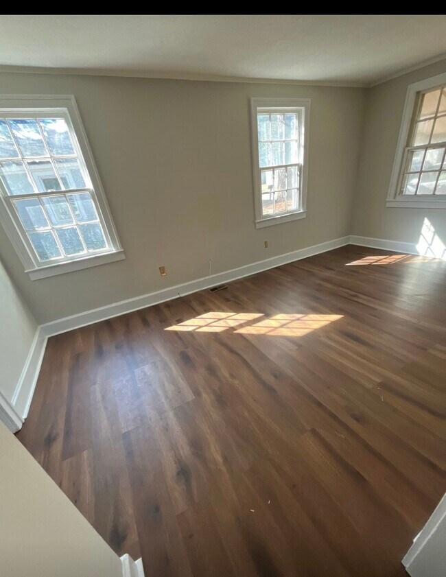 Foto del edificio - 810 Jaycee Terrace