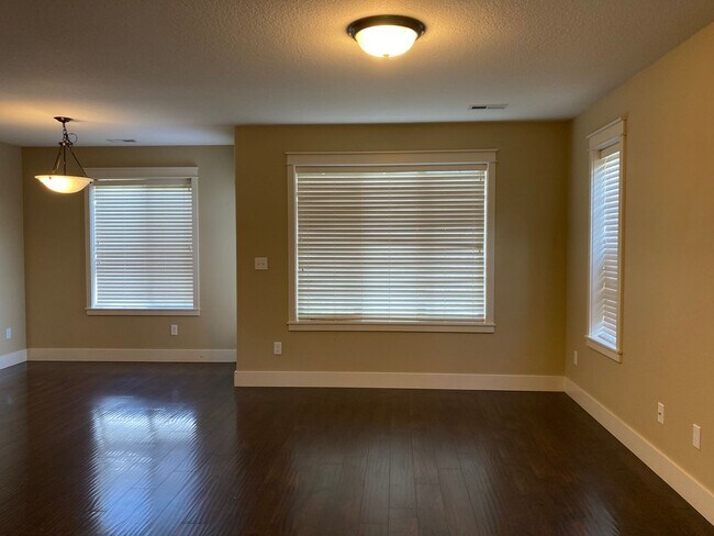 Foto del edificio - Beautiful 2 Story Home in Newberg