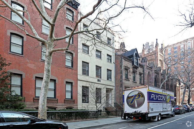 Building Photo - 9 W Tenth St
