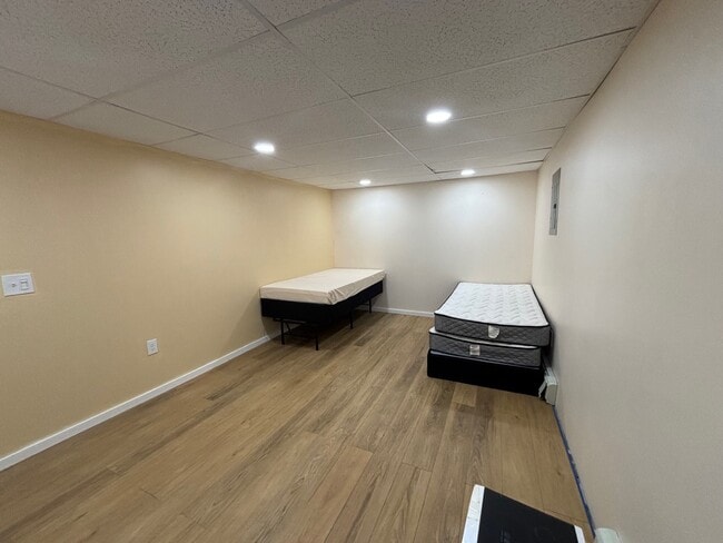 Building Photo - 18 Homer St