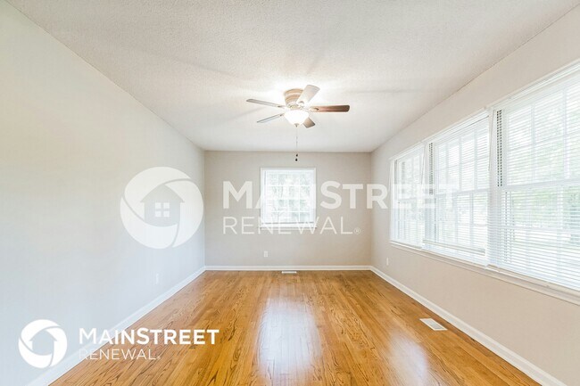 Foto del edificio - 4545 Kinlock Dr