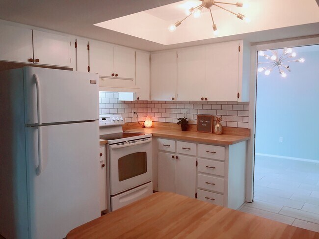 Building Photo - 6810 15th Avenue Dr W