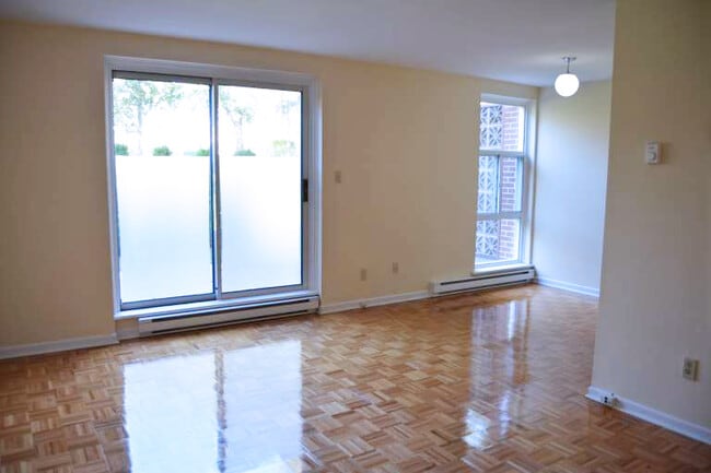 Building Photo - 2020-2077 Barsuda Drive Apartments