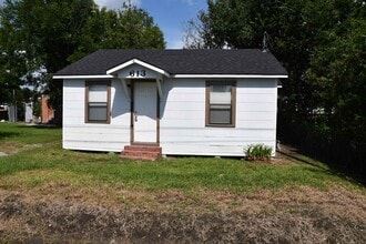Building Photo - 613 Jones St