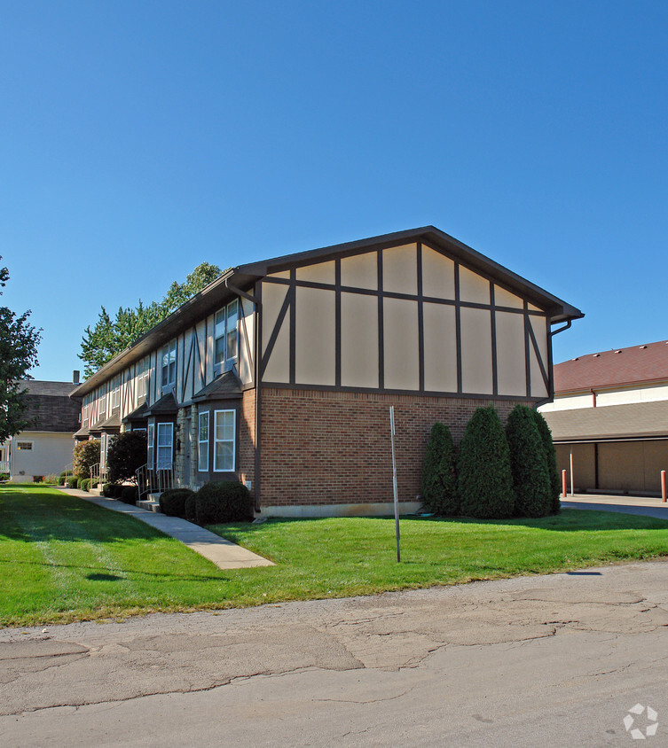 Foto principal - 901 Shroyer Rd