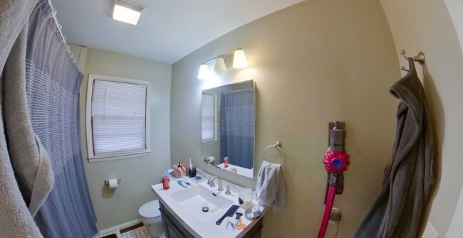 Building Photo - 3D Tour Available - Pet Friendly + Attached Garage + Washer & Dryer! Available August 1st!