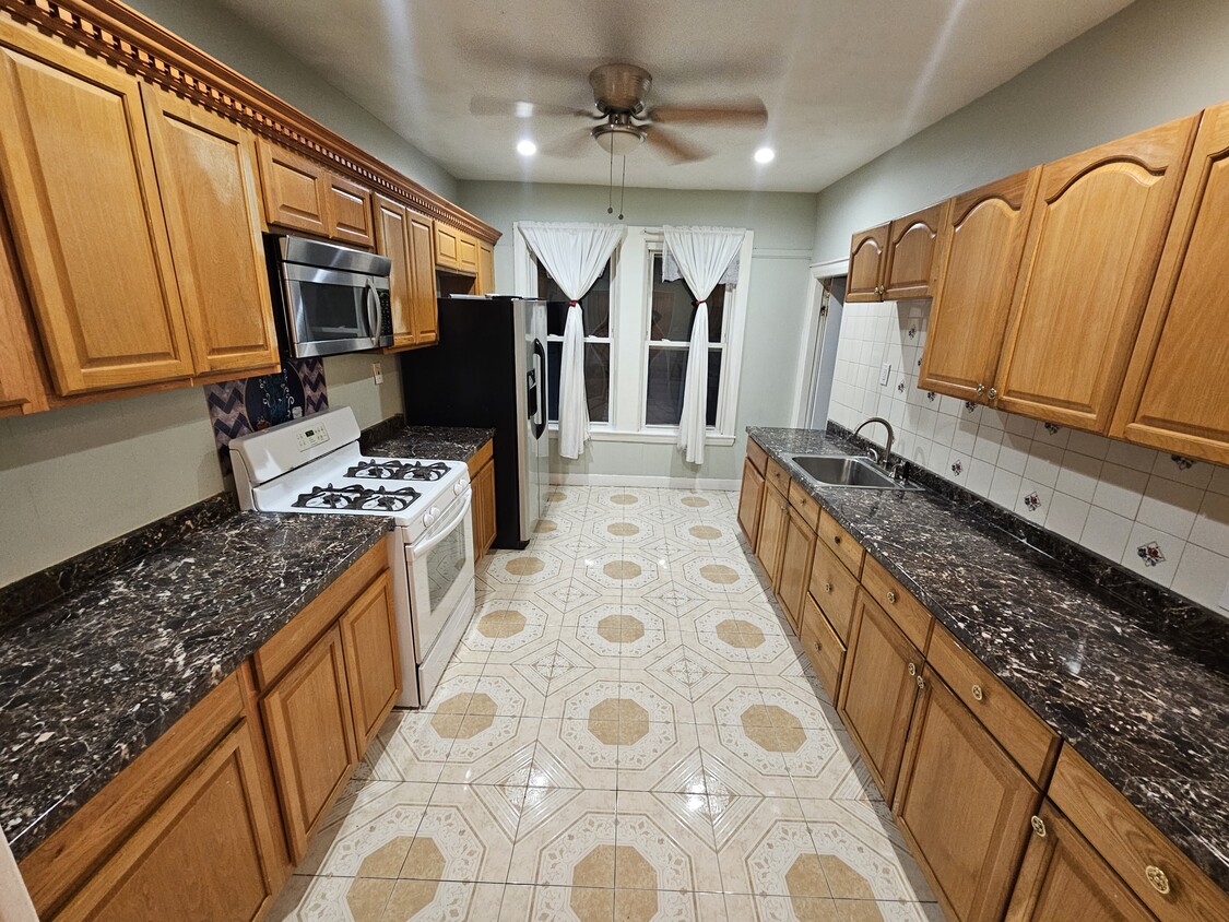 Kitchen - 272 Maple St