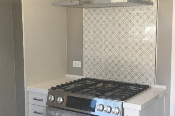 Bosch five-burner gas range - 3348 Helms Ave