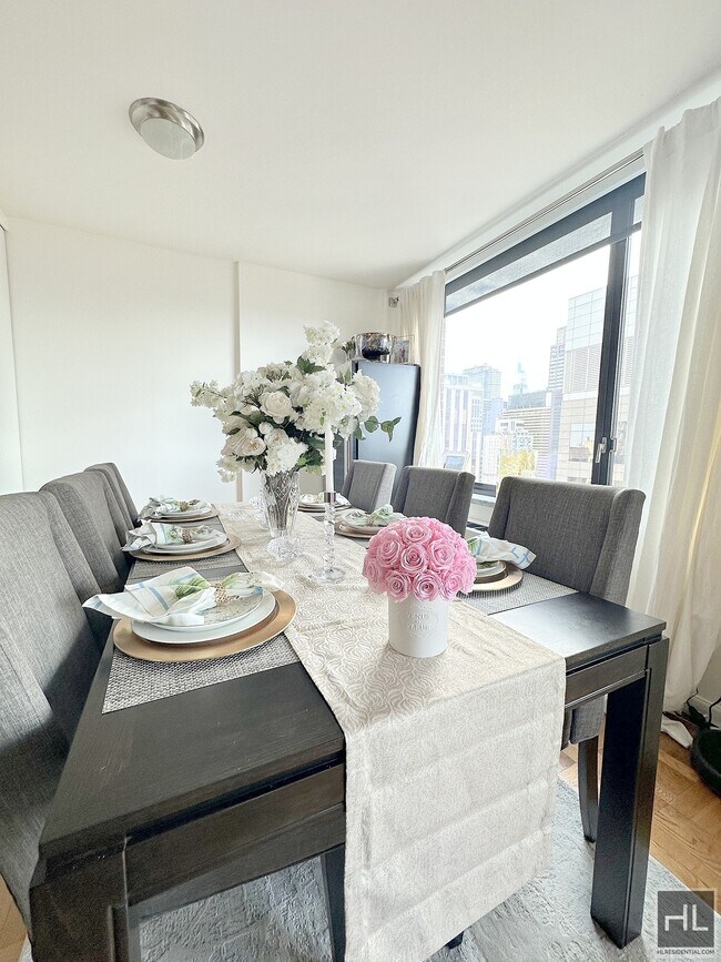 Building Photo - 1150 sqft  2 bed 2 bath on the 33rd floor ...