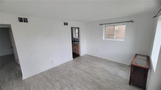 Foto del edificio - 4461 Highridge St