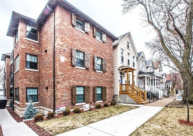 Foto principal - 2141 W Fletcher St