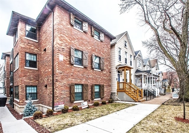 Primary Photo - 2141 W Fletcher St