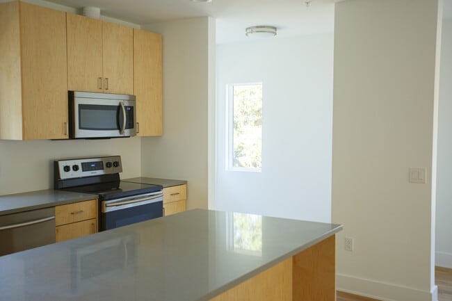 Building Photo - 1292 Francis Ave