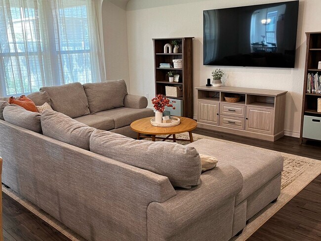 Foto del edificio - 4 Bedroom Single Family Home in San Antonio
