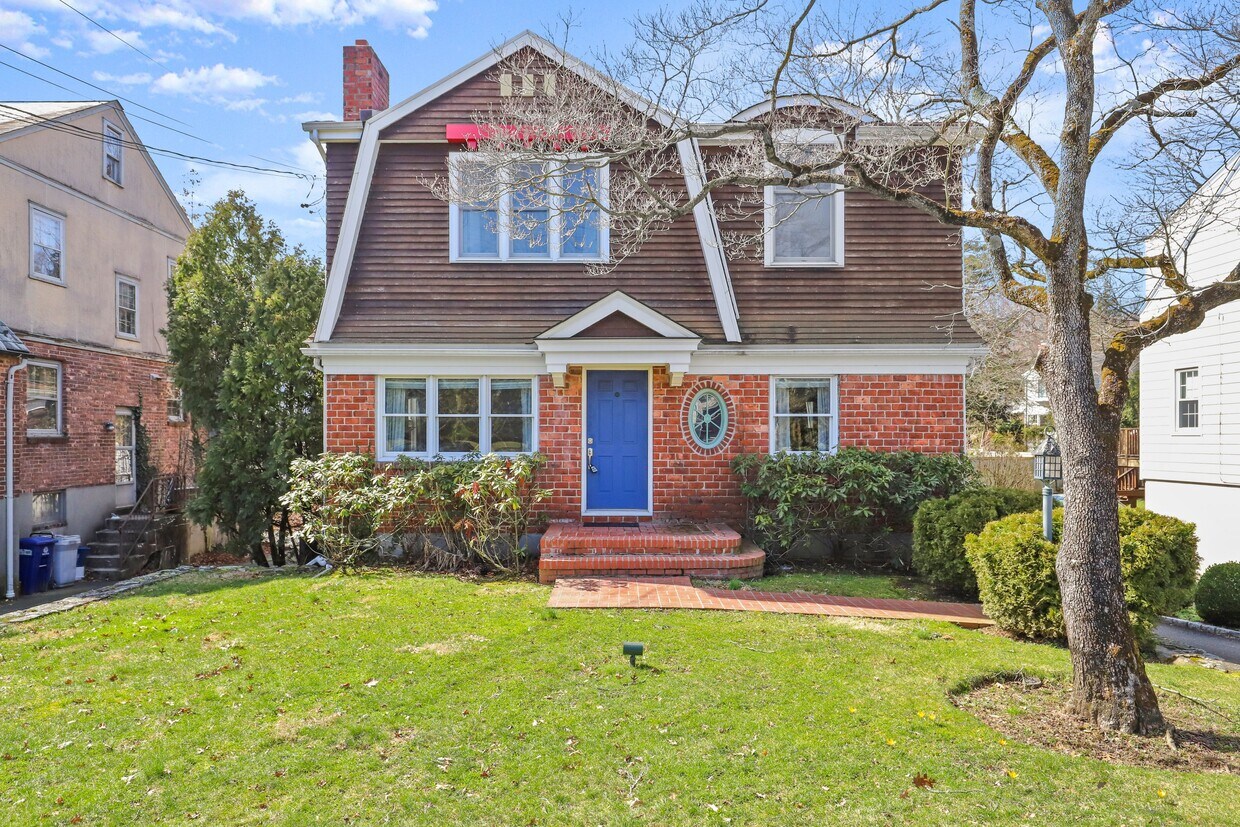 Primary Photo - 45 Sound Beach Ave Ext