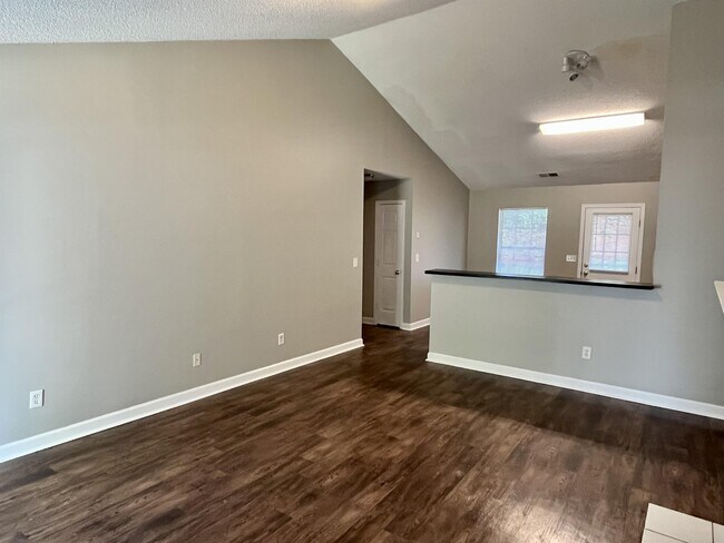 Building Photo - 325 Kingville Dr