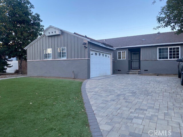 Foto principal - 10406 Orion Ave